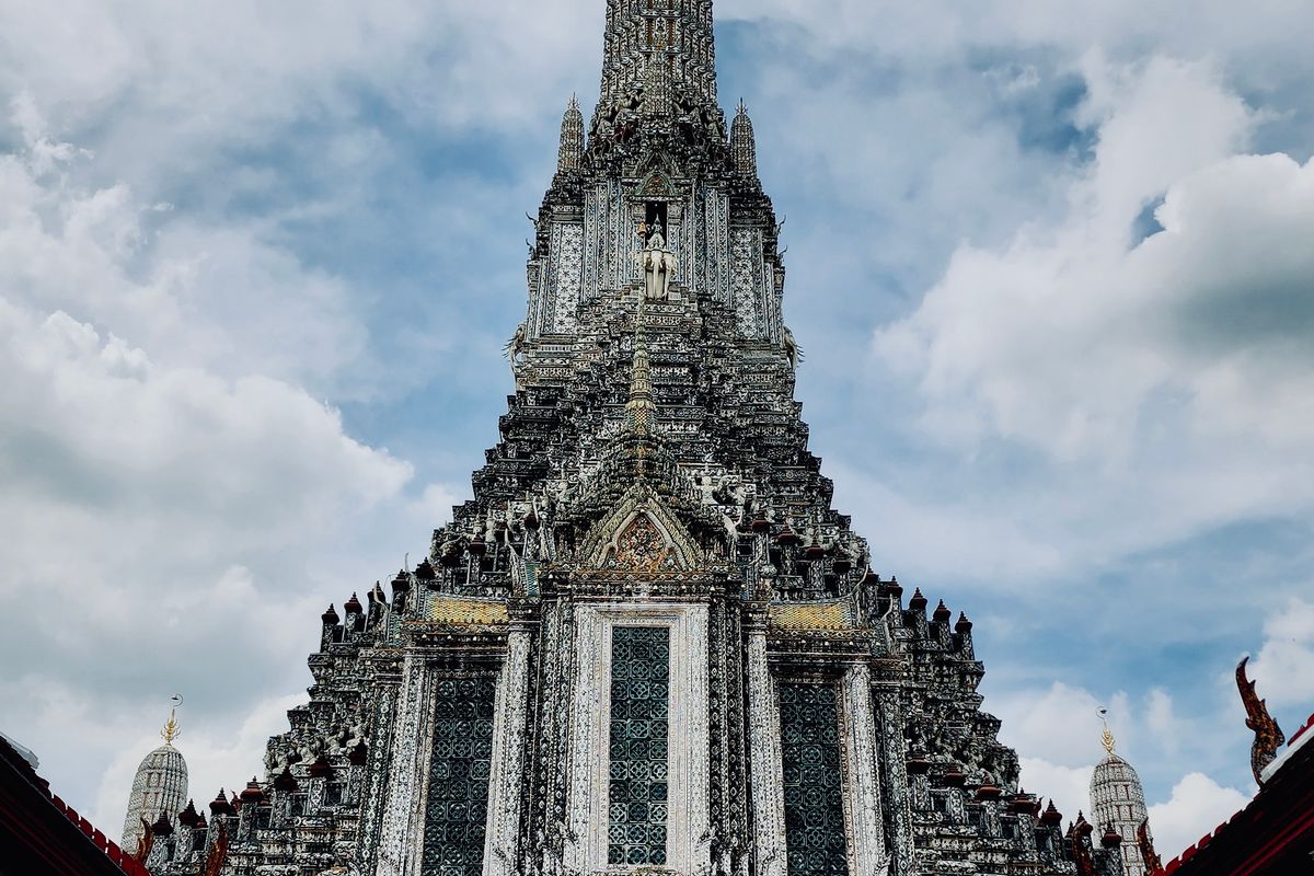 A temple in Bangkok at dusk